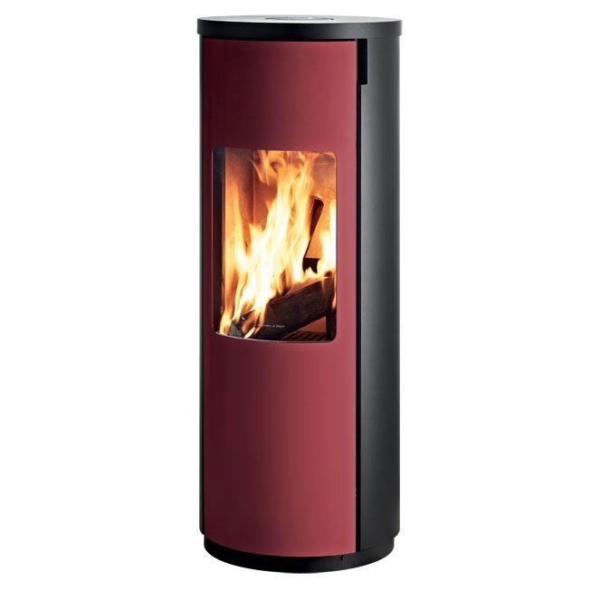 Печь TOPAZE Bordeaux (RLD) Круглая печь с бордовой дверцей. Белые огнеупорные кирпичи. Подключение внешнего воздуха. Технология FSU Classic. Технология FSU - результат последних инноваций в области исследований и разработок - представляет собой замечательное сочетание простоты в использовании и передовых технологий горения. Пользователю не придется беспокоиться о том, как работает его устройство, и он сможет просто наслаждаться легким и ровным пламененм. Приборы FSU, в которых регулируется поступление различных потоков воздуха в очаг, имеют продуманный дизайн и дают возможность эффективного контроля горения. Уникальная система регулировки помогает сбалансировать воздухообмен: воздух равномерно распределяется на всех этапах растопки и горения, вплоть до момента, когда пламя погаснет.Оптимизированное подобным образом горение не только дает возможность полюбоваться прекрасным пламенем, но также и обеспечивает сниженные выбросы CO и пыли. Большой выбор по низким ценам: печи, камины, топки - Домотехника! Доставка по России.