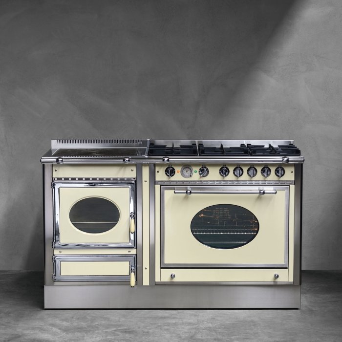 Печь-плита COUNTRY 150 LGE THERMO (J. Corradi) Внимание! Указана цена за структуру отопительно-варочной печи!,Плита работает на газу, дровах и электричестве. Отделка - латунь, состаренная латунь или нержавеющая сталь. Печь-плита идеально подходит для встраиваемых решений. 5 газовых горелок,Электричество: 3,3 кВтГаз: 13,5 кВт,3 газовые горелки (1 панель) + панель барбекю,Электричество: 2,5 кВтГаз: 8,5 кВт,3 газовые горелки (1 панель) + панель фрай-топ,Электричество: 2,5 кВтГаз: 8,5 кВт,3 газовые горелки (1 панель) + панель 2-зонная индукция,Электричество: 3,7 кВтГаз: 8,5 кВт,2 газовые горелки + панель витрокерамика 4-зонная,Электричество: 6,4 кВтГаз: 4 кВт,2 газовые горелки + панель индукционная 4-зонная,Электричество: 7,4 кВтГаз: 4 кВт,Панель индукционна 4-зонная,Электричество: 7,4 кВт,   ,Недорогая печь для сауны с доставкой по России - Домотехника.